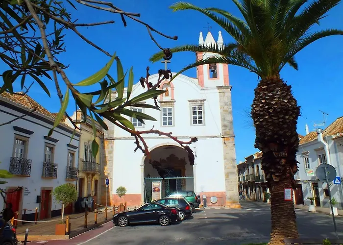 Stunning Townhouse With Pool In Tavira Centre