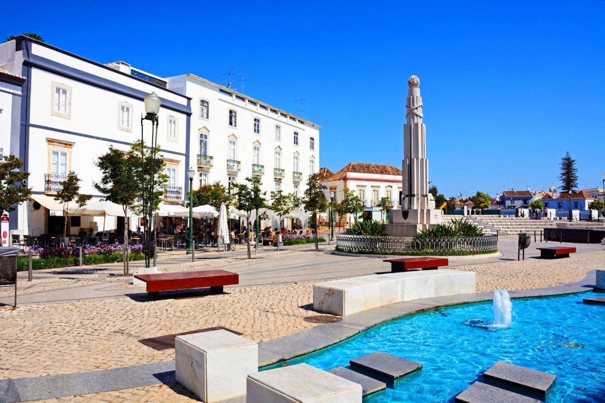 Stunning Townhouse With Pool In Centre Holiday home *