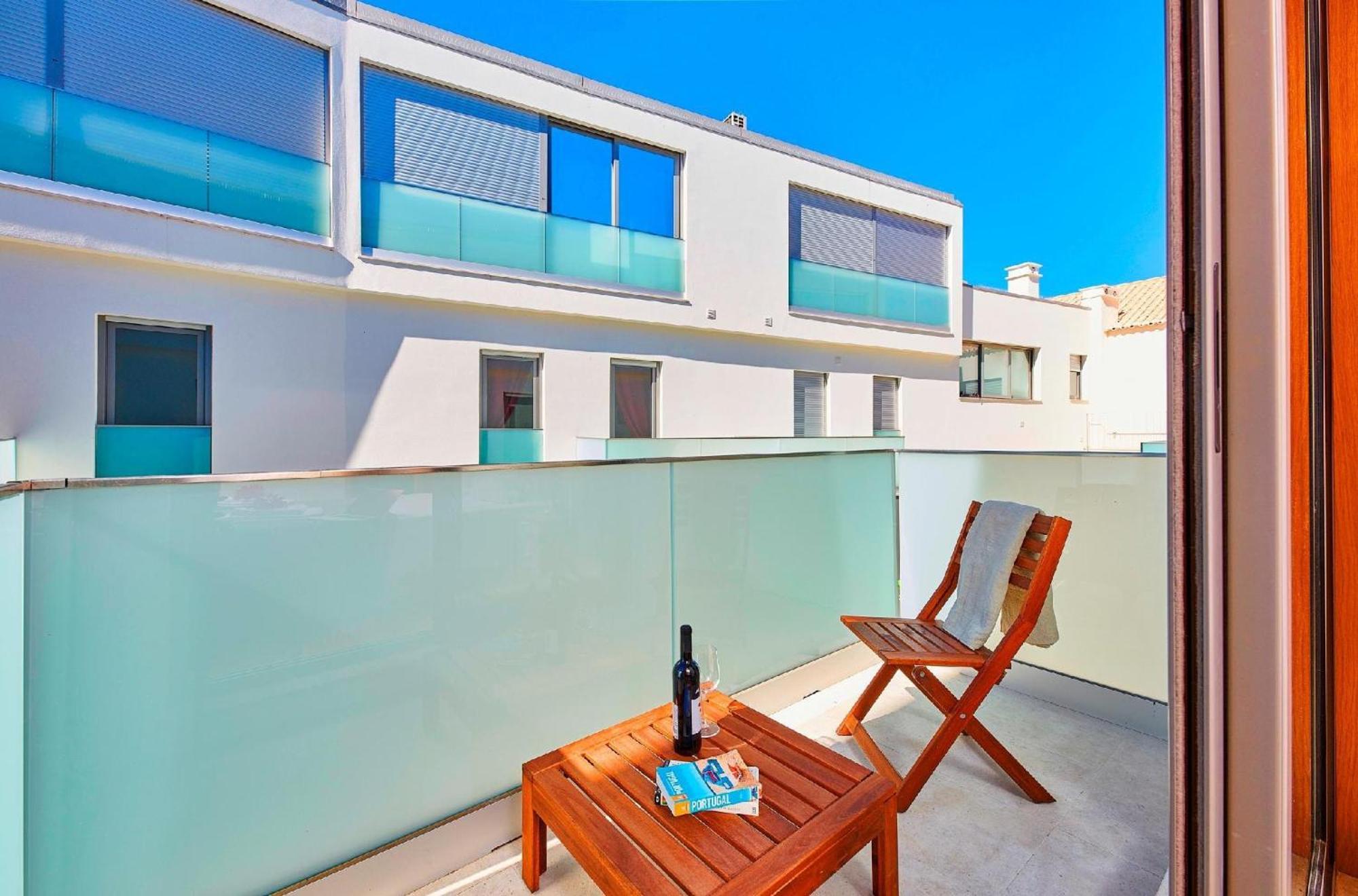 Stunning Townhouse With Pool In Centre Holiday home