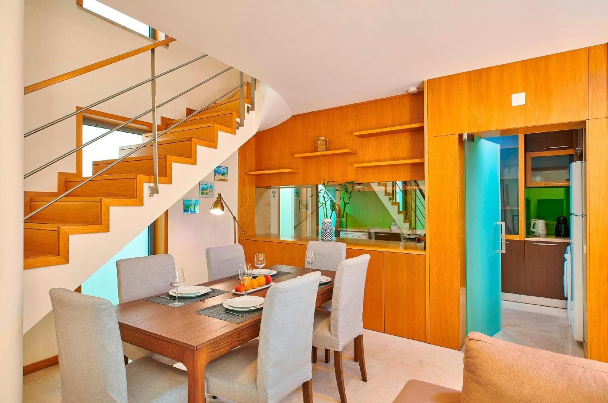 Holiday home Stunning Townhouse With Pool In Centre